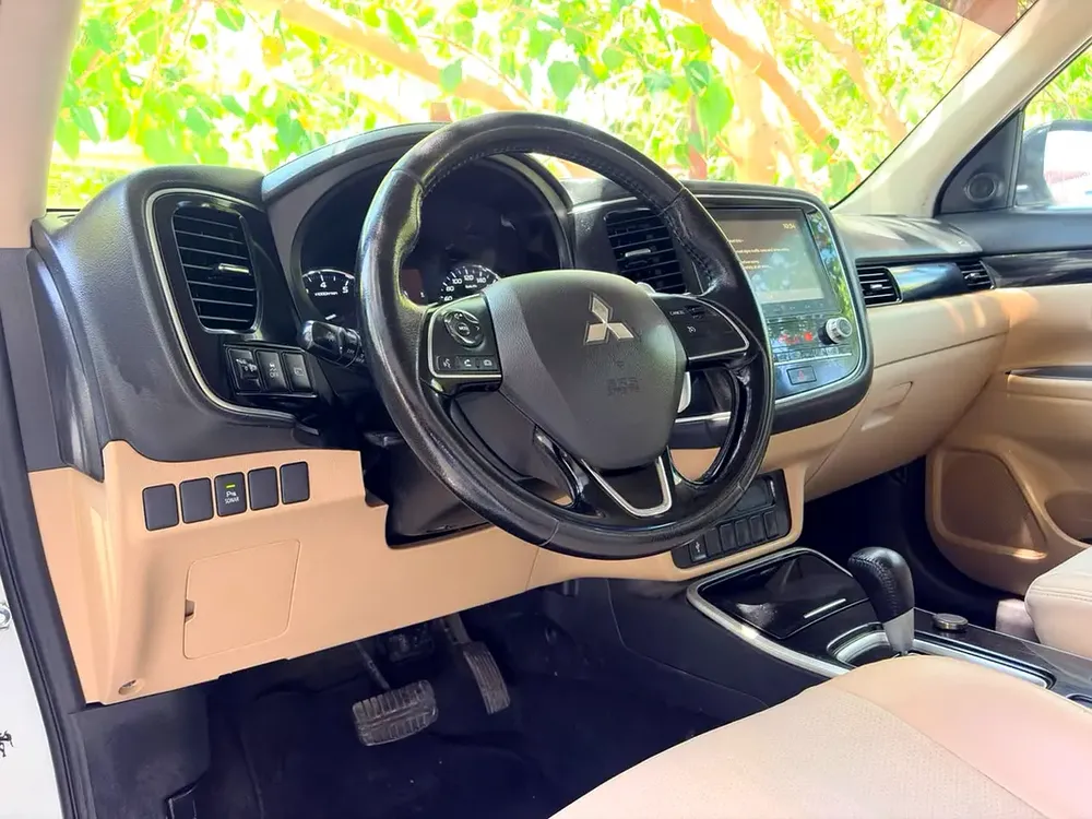 GCC Specs | 4WD | 7-Seater | AED 615 monthly ONLY - Image 9