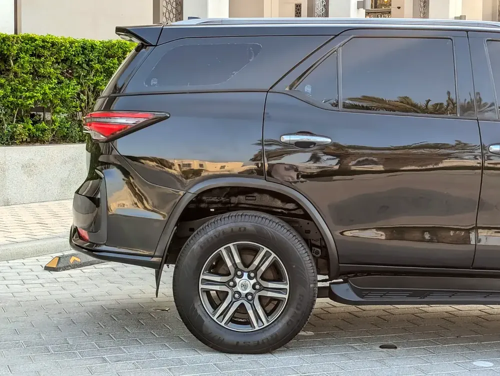 TOYOTA FORTUNER 2017 FACELIFTED 2025 GCC V4 2.7L 4X4 IN PERFECT CONDITION - Image 11