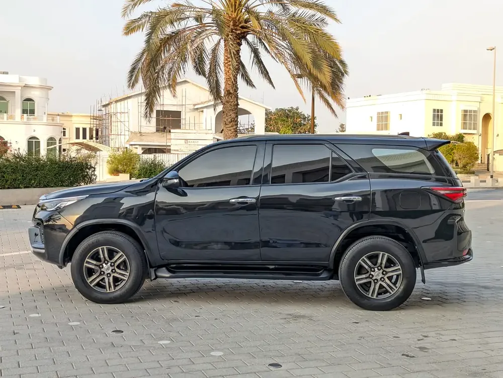 TOYOTA FORTUNER 2017 FACELIFTED 2025 GCC V4 2.7L 4X4 IN PERFECT CONDITION - Image 15