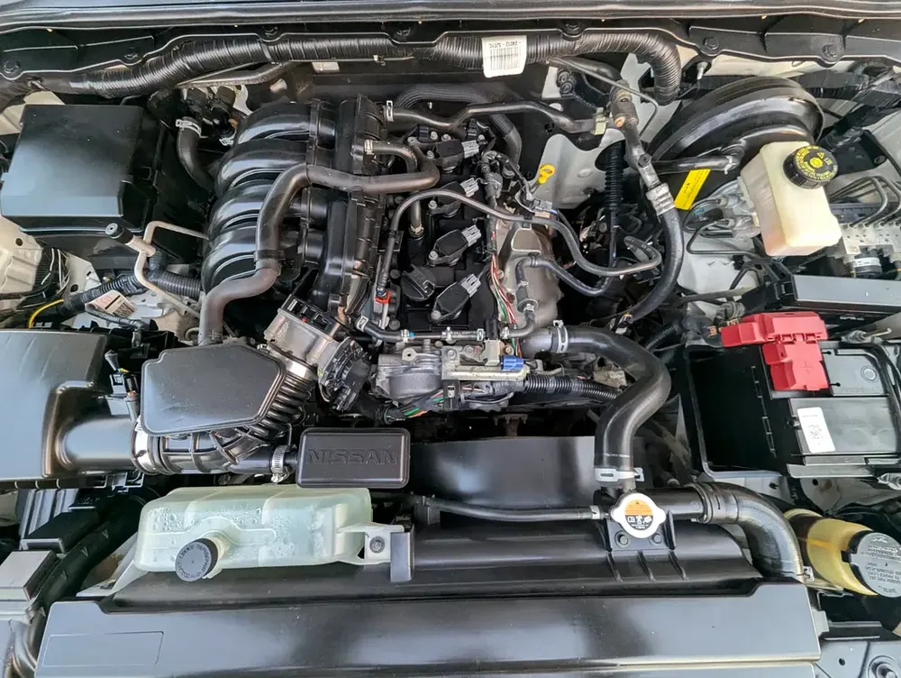 NISSAN NAVARA 2022 GCC 4X4 V4 2.5L AUTOMATIC LOW MILEAGE IN EXCELLENT CONDITION - Image 11
