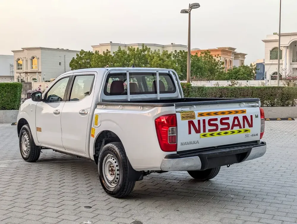 NISSAN NAVARA 2022 GCC 4X4 V4 2.5L AUTOMATIC LOW MILEAGE IN EXCELLENT CONDITION - Image 14