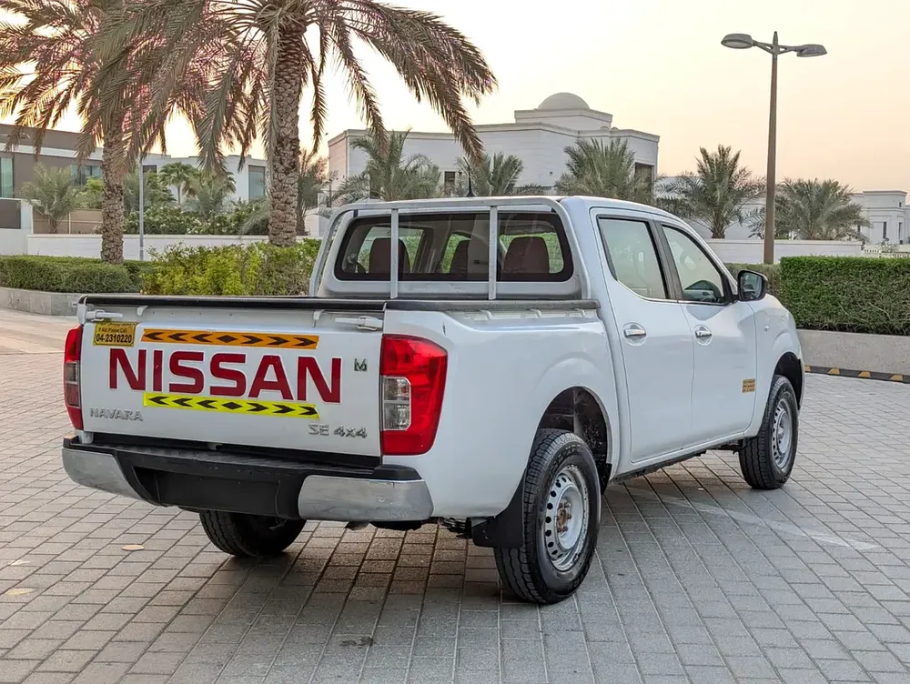 NISSAN NAVARA 2022 GCC 4X4 V4 2.5L AUTOMATIC LOW MILEAGE IN EXCELLENT CONDITION - Image 15