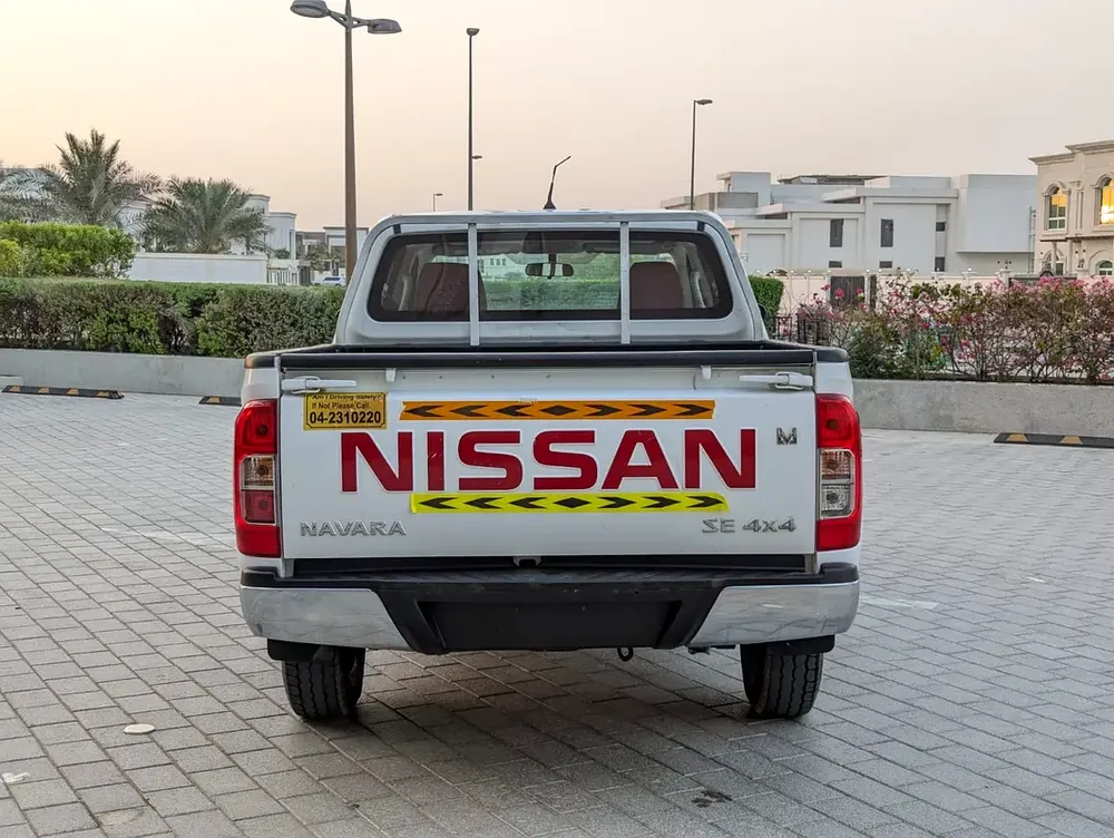 NISSAN NAVARA 2022 GCC 4X4 V4 2.5L AUTOMATIC LOW MILEAGE IN EXCELLENT CONDITION - Image 18