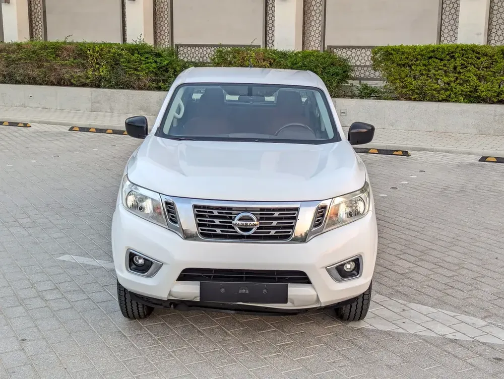 NISSAN NAVARA 2022 GCC 4X4 V4 2.5L AUTOMATIC LOW MILEAGE IN EXCELLENT CONDITION - Image 19