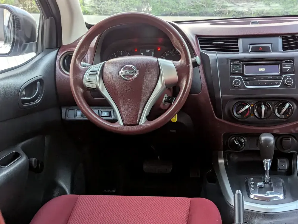 NISSAN NAVARA 2022 GCC 4X4 V4 2.5L AUTOMATIC LOW MILEAGE IN EXCELLENT CONDITION - Image 7