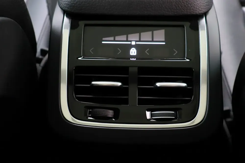 VOLVO XC90 2.0 L B5 Momentum AWD (2648903) - Image 15
