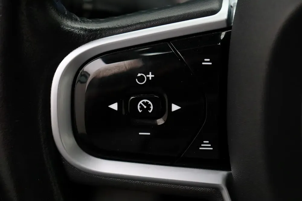 VOLVO XC90 2.0 L B5 Momentum AWD (2648903) - Image 16