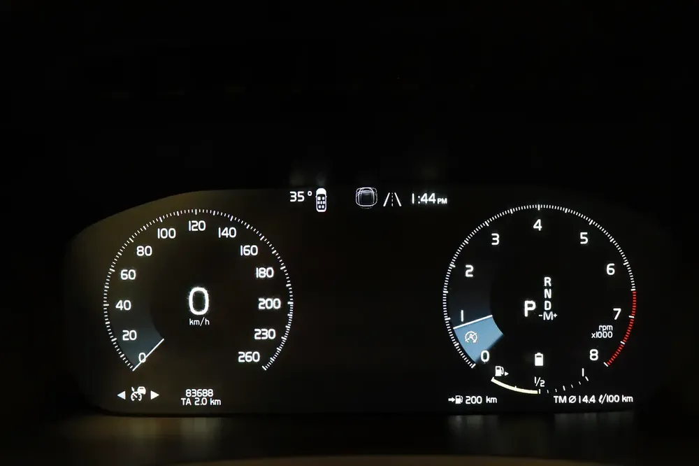 VOLVO XC90 2.0 L B5 Momentum AWD (2648903) - Image 8