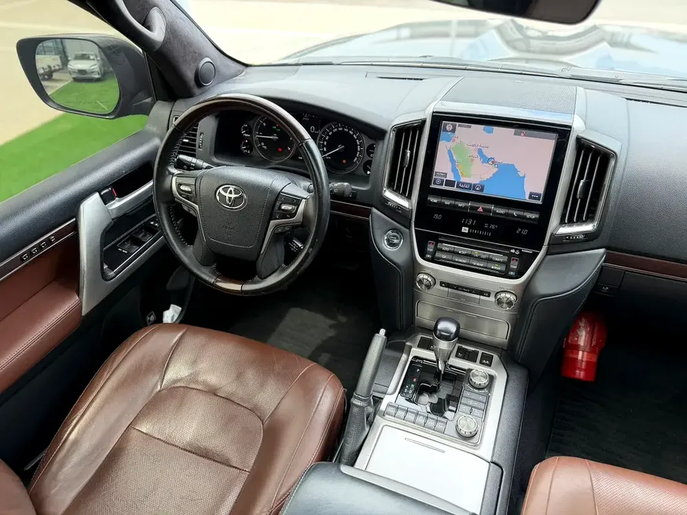 Toyota Land Cruiser VXR Black Edition 2018 GCC Specs - Image 10