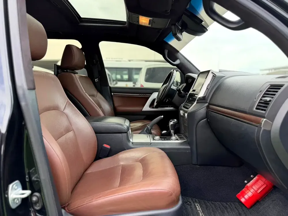 Toyota Land Cruiser VXR Black Edition 2018 GCC Specs - Image 16