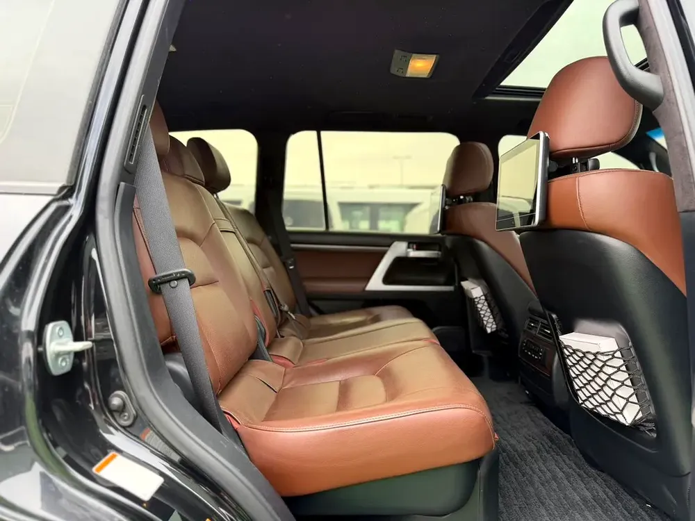 Toyota Land Cruiser VXR Black Edition 2018 GCC Specs - Image 17