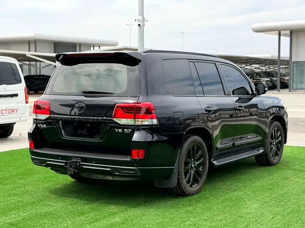 Toyota Land Cruiser VXR Black Edition 2018 GCC Specs - Image 6