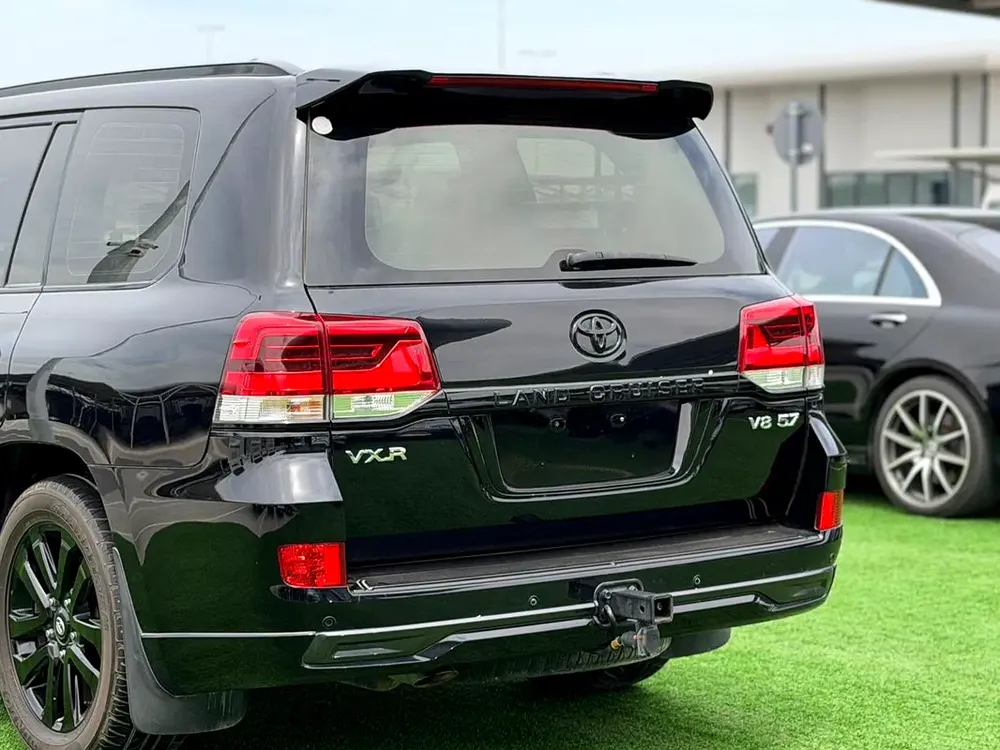 Toyota Land Cruiser VXR Black Edition 2018 GCC Specs - Image 7