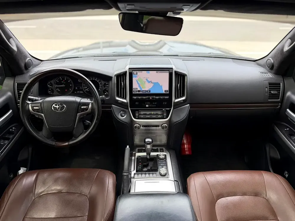 Toyota Land Cruiser VXR Black Edition 2018 GCC Specs - Image 9