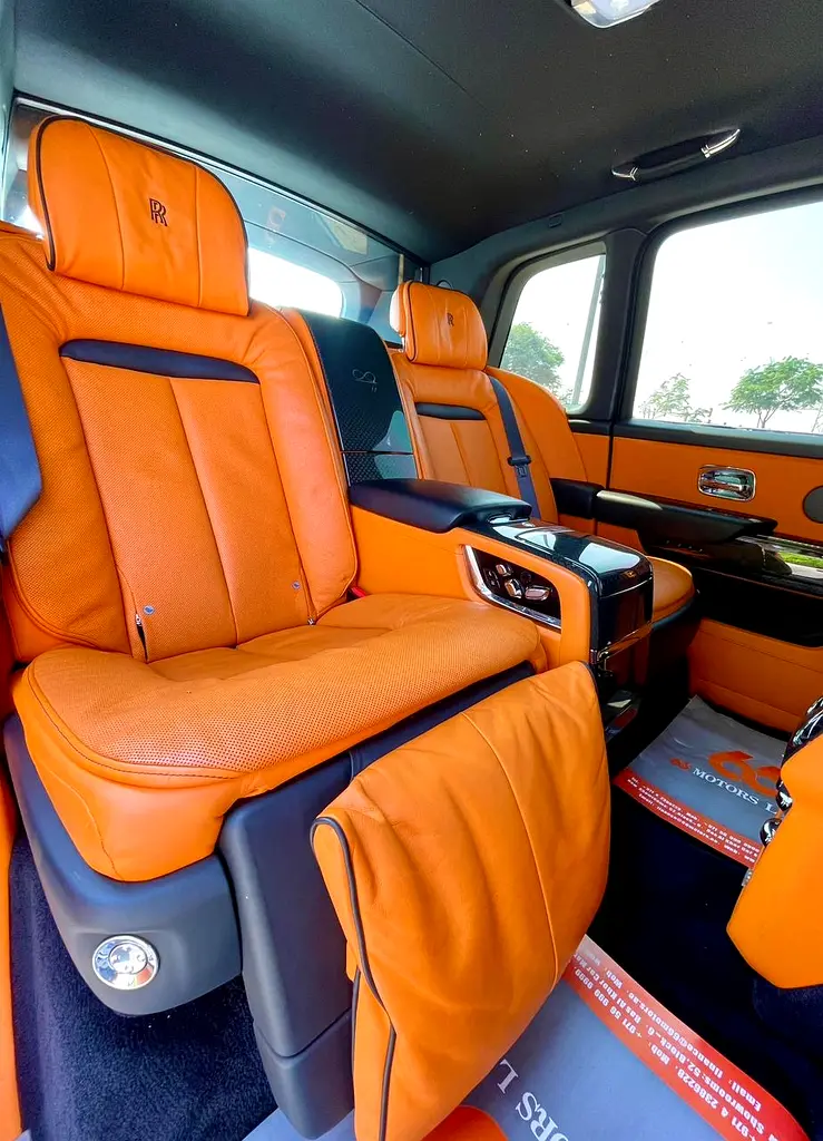 2021 Rolls Royce Cullinan European Specifications
Black Badge — Where Bold Meets Bespoke. - Image 17