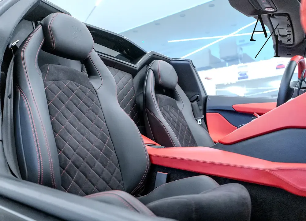 2015 Lamborghini Aventador Roadster, Excellent Condition, Fully Loaded, GCC Spec - Image 11