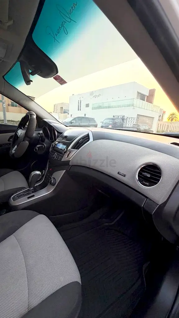 Chevrolet Cruze LS, GCC Specs, Well maintained, Excellent condition, Lady driven - Image 11