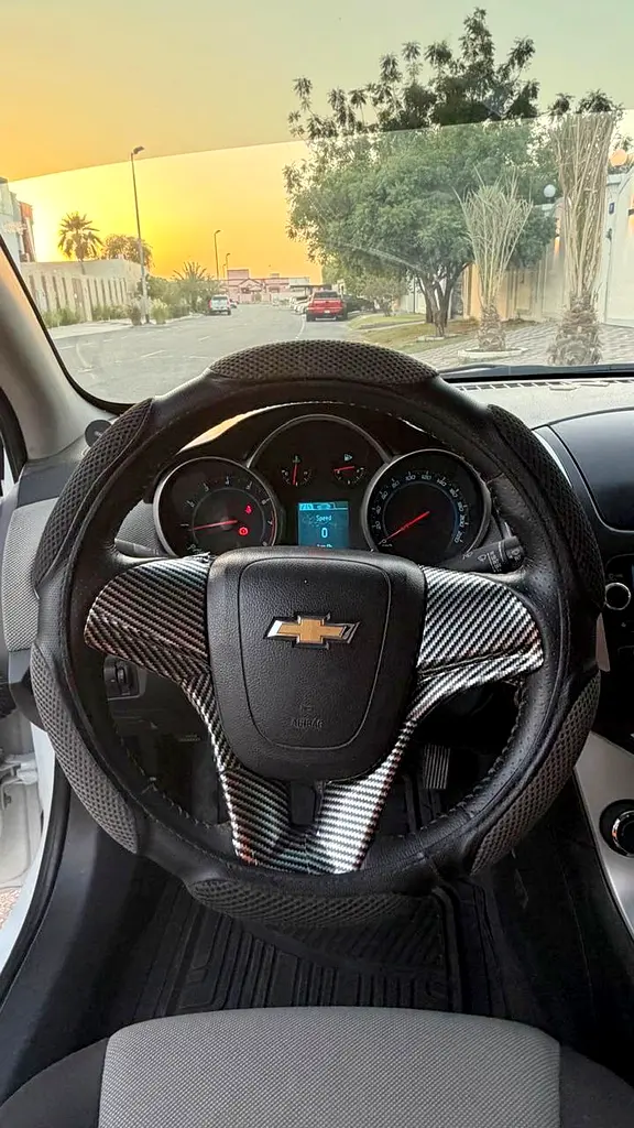 Chevrolet Cruze LS, GCC Specs, Well maintained, Excellent condition, Lady driven - Image 13