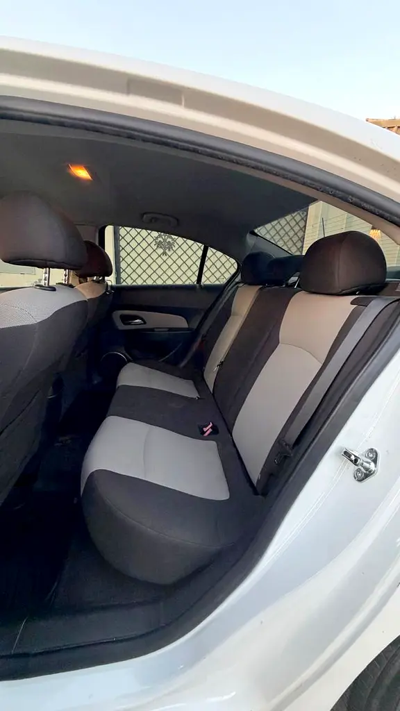 Chevrolet Cruze LS, GCC Specs, Well maintained, Excellent condition, Lady driven - Image 15