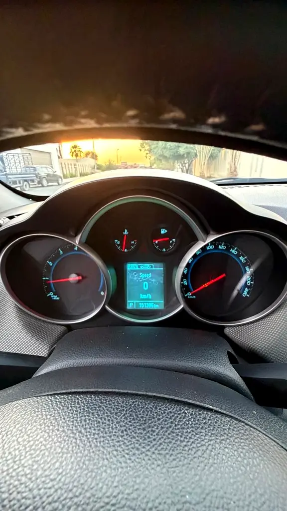 Chevrolet Cruze LS, GCC Specs, Well maintained, Excellent condition, Lady driven - Image 18