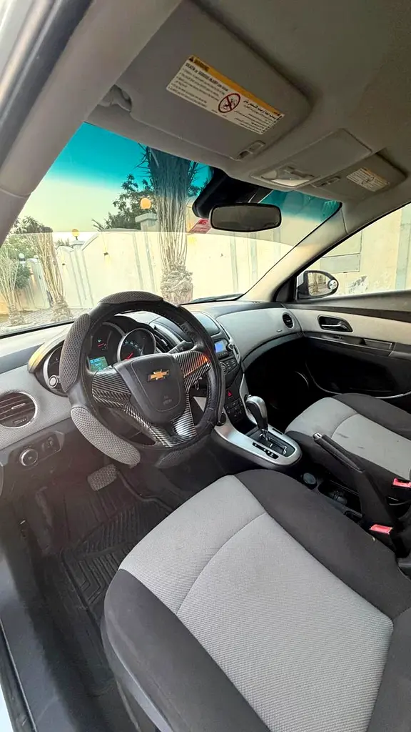 Chevrolet Cruze LS, GCC Specs, Well maintained, Excellent condition, Lady driven - Image 19