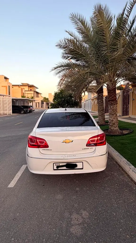 Chevrolet Cruze LS, GCC Specs, Well maintained, Excellent condition, Lady driven - Image 6