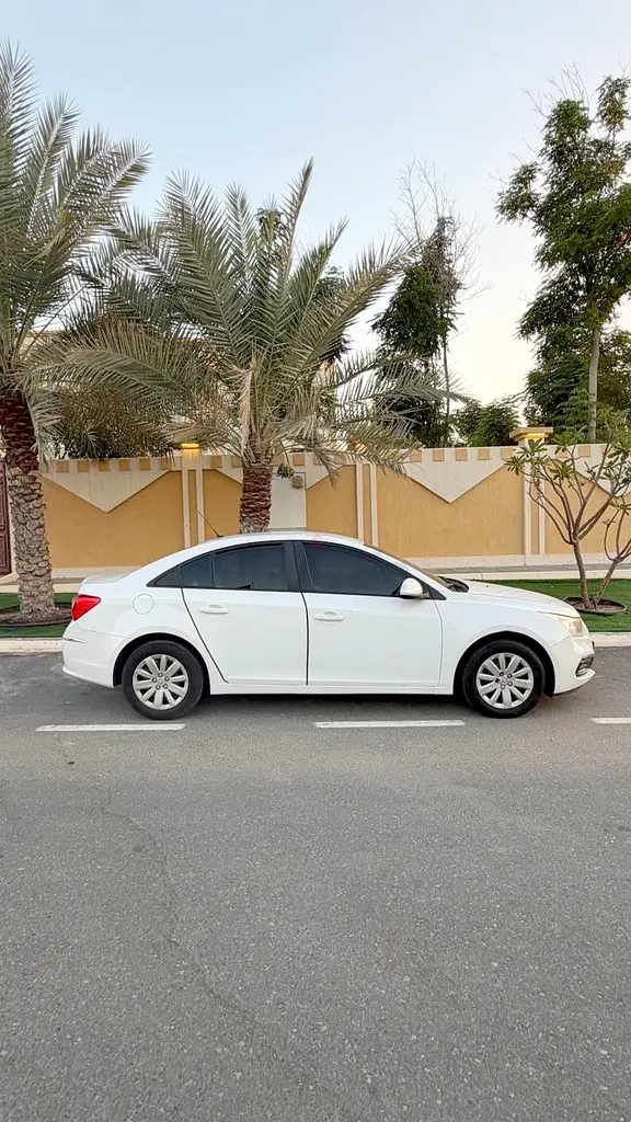 Chevrolet Cruze LS, GCC Specs, Well maintained, Excellent condition, Lady driven - Image 8