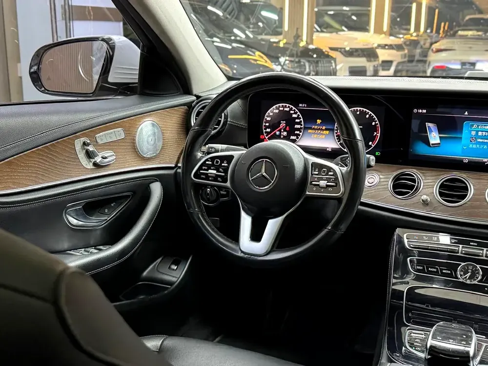 Mercedes-Benz E-Class E 300 4matic 2020 - Korean Specs - Excellent Condition - Image 12
