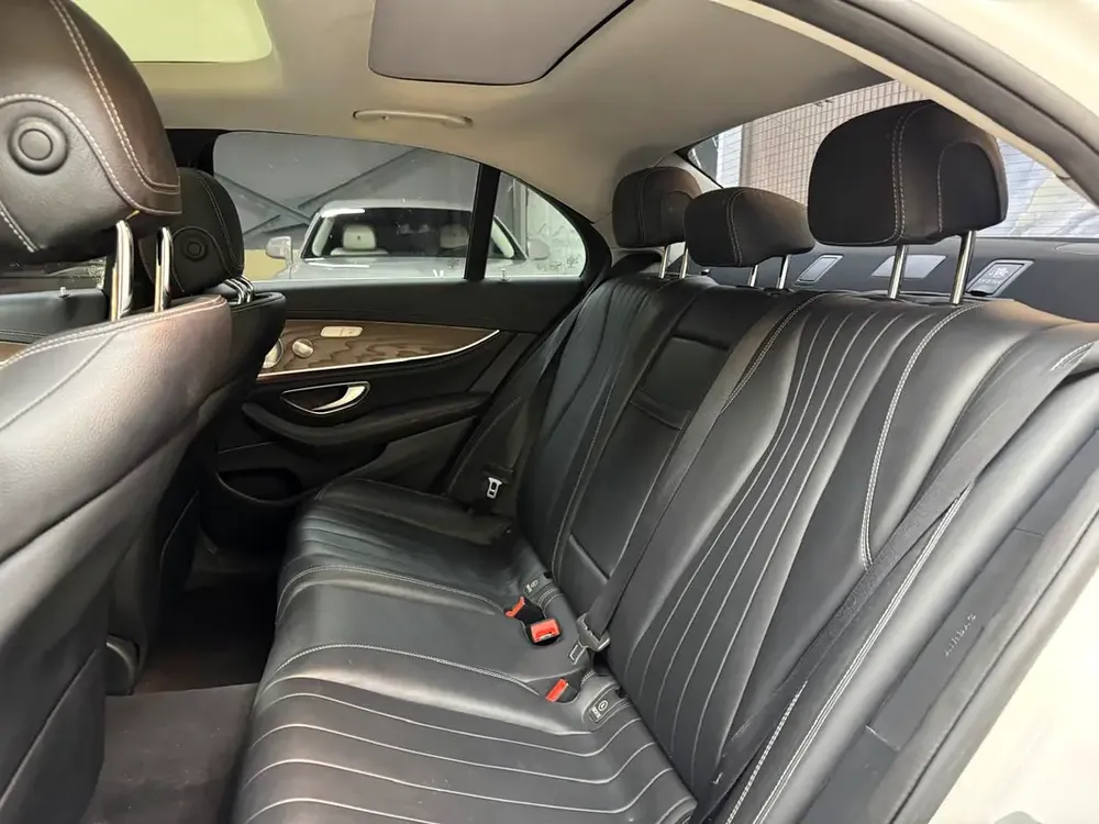 Mercedes-Benz E-Class E 300 4matic 2020 - Korean Specs - Excellent Condition - Image 16