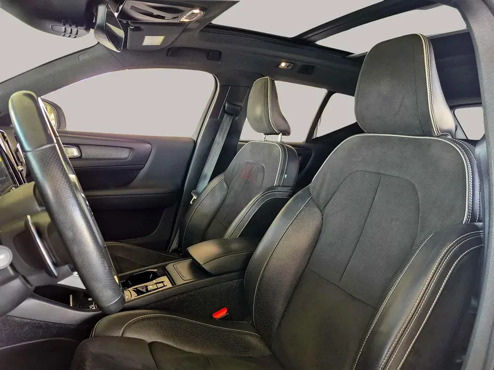 AED 699/month | 2019 Volvo XC40  | GCC Specs | Ref#462695 - Image 11
