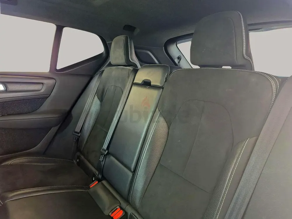 AED 699/month | 2019 Volvo XC40  | GCC Specs | Ref#462695 - Image 12