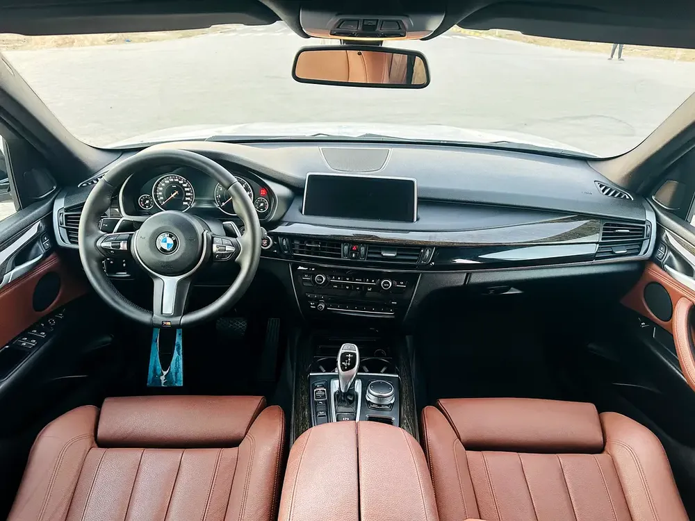 BMWX5 MODEL 2017 GCC CAR PERFECT CONDITION INSIDE AND OUTSIDE FULL OPTION PANORAMIC ROOF - Image 10