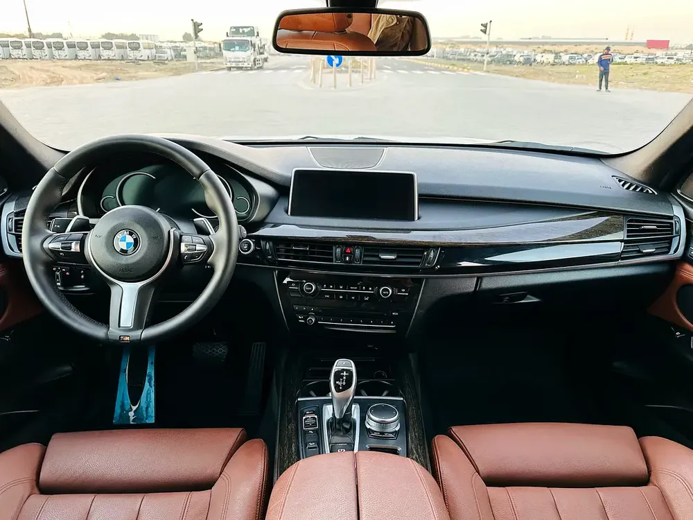 BMWX5 MODEL 2017 GCC CAR PERFECT CONDITION INSIDE AND OUTSIDE FULL OPTION PANORAMIC ROOF - Image 11