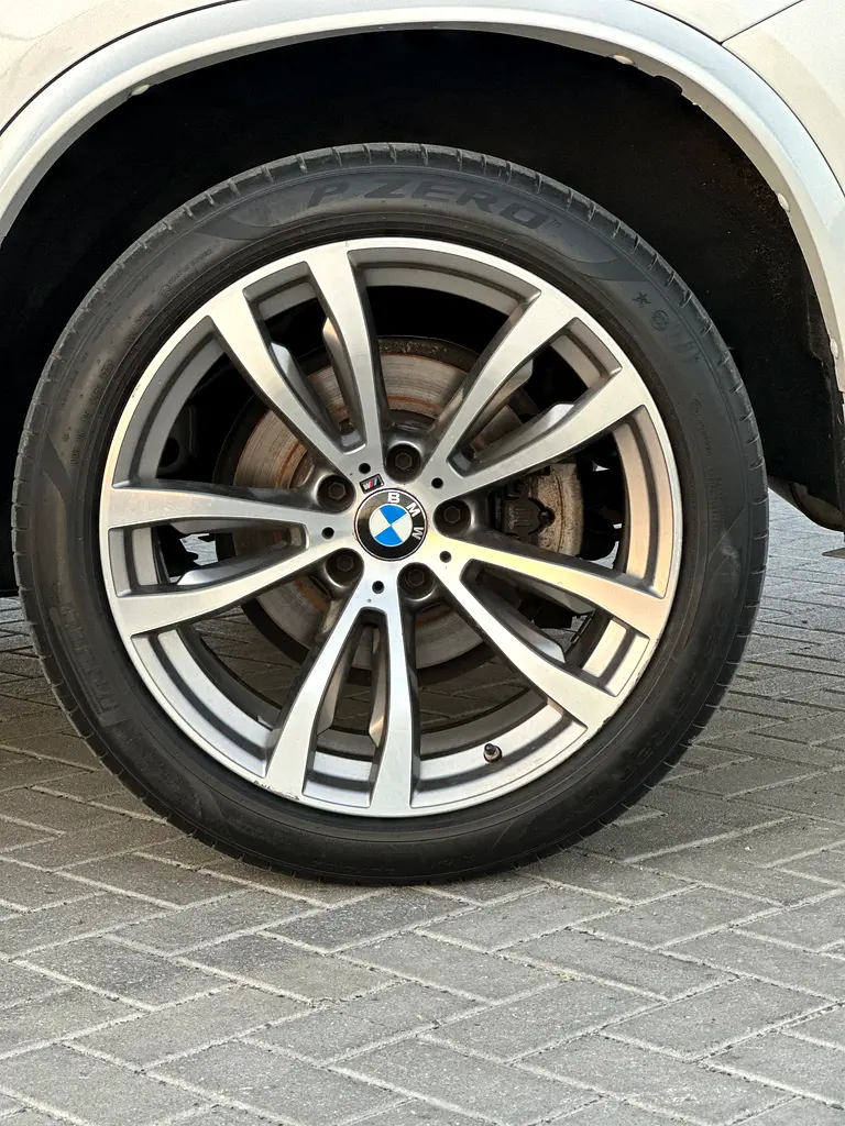 BMWX5 MODEL 2017 GCC CAR PERFECT CONDITION INSIDE AND OUTSIDE FULL OPTION PANORAMIC ROOF - Image 13
