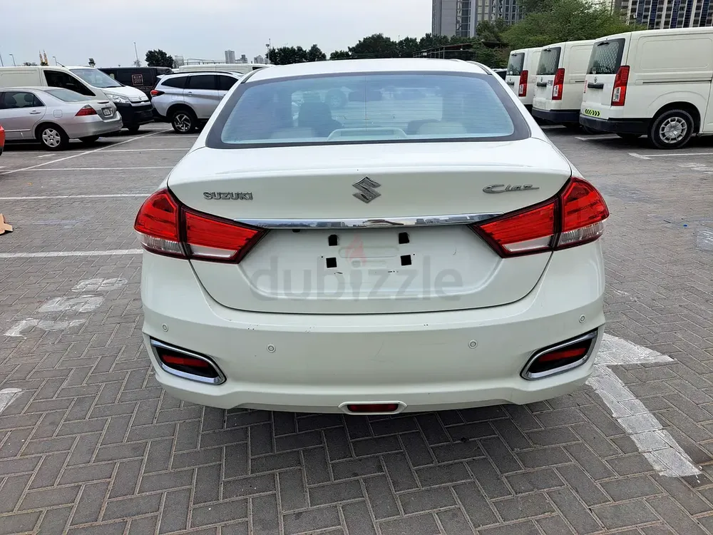 Suzuki Ciaz  model 2023 full option GCC Good condition accident fre signal owner uase for sale - Image 4