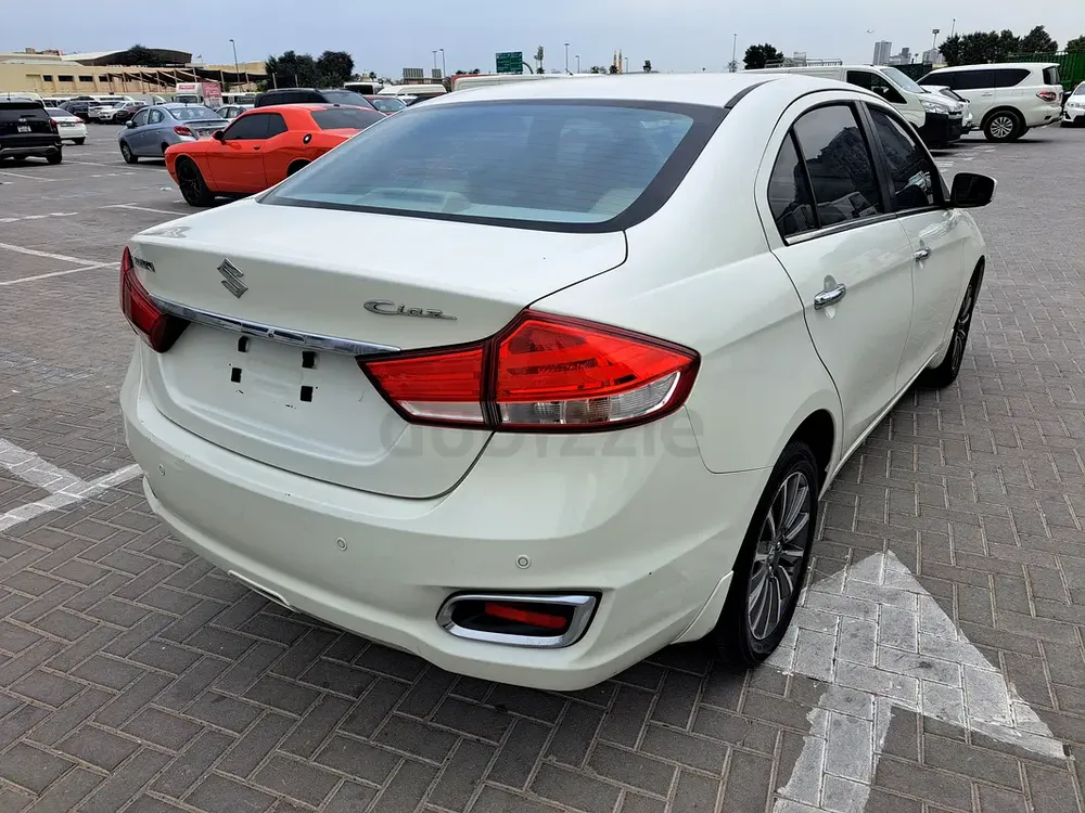 Suzuki Ciaz  model 2023 full option GCC Good condition accident fre signal owner uase for sale - Image 5