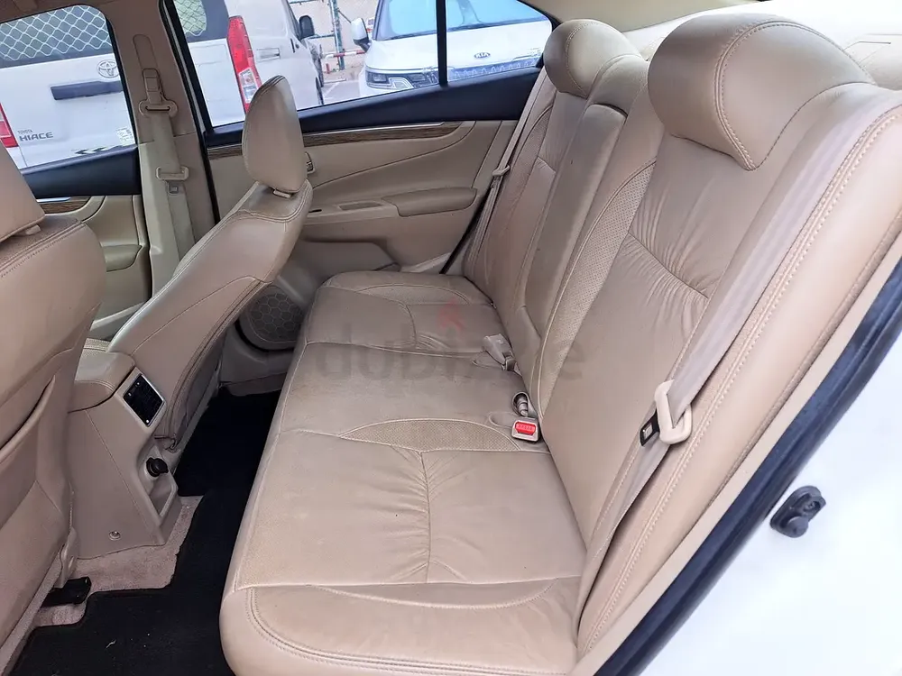Suzuki Ciaz  model 2023 full option GCC Good condition accident fre signal owner uase for sale - Image 7