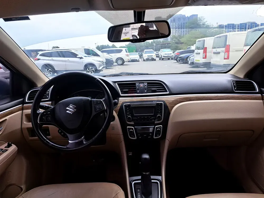 Suzuki Ciaz  model 2023 full option GCC Good condition accident fre signal owner uase for sale - Image 8
