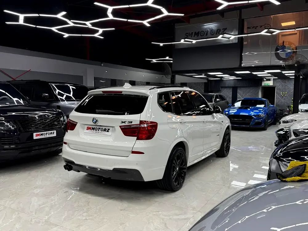 Black Pack | M Sports | BMW X3 xDrive28i  | GCC Specs - Image 5