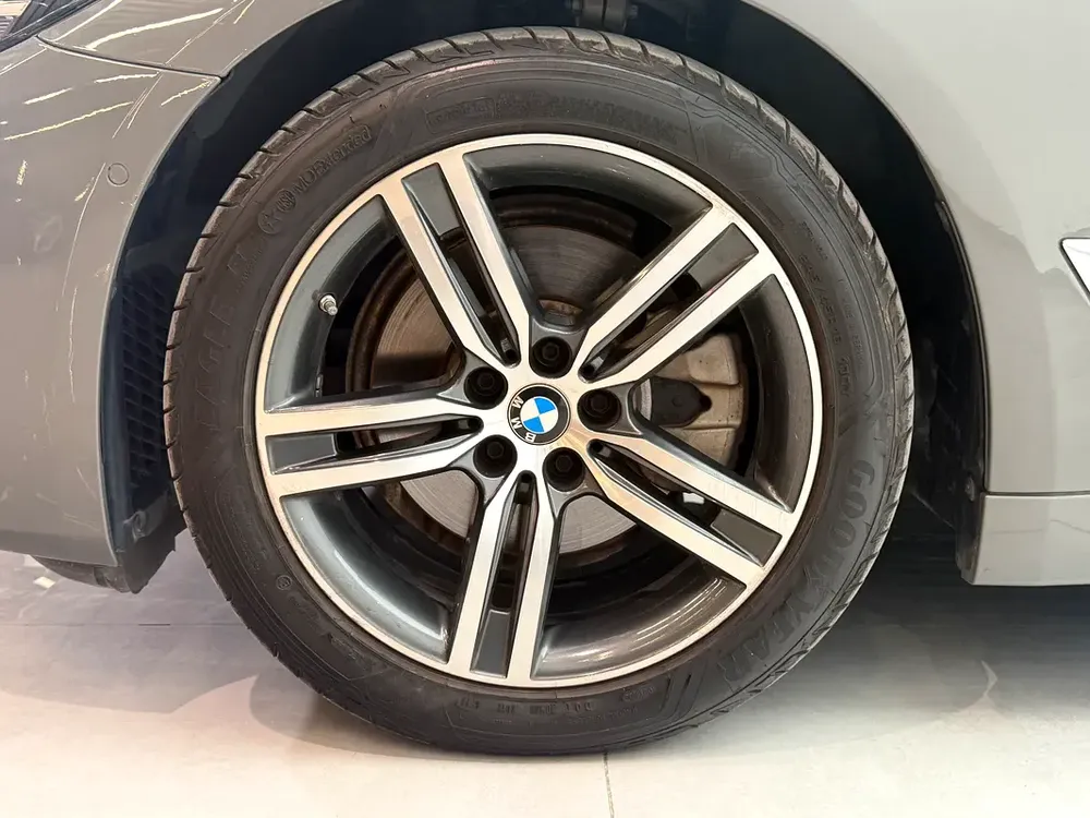 2021 BMW 520i | GCC Specs | Well Maintained | Premium Interior - Image 5