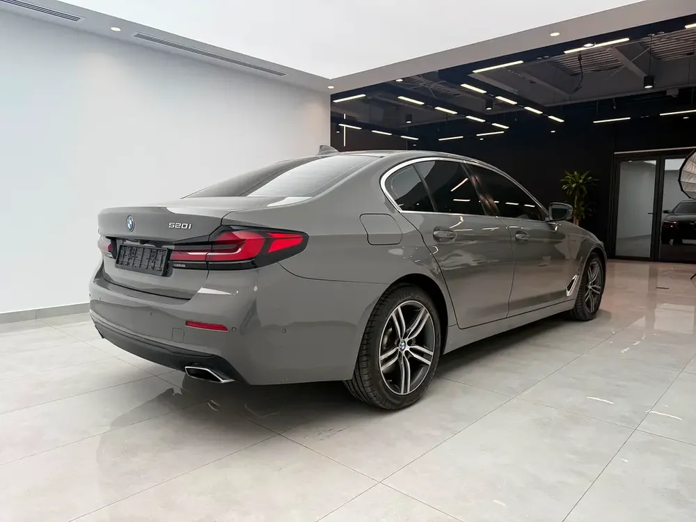 2021 BMW 520i | GCC Specs | Well Maintained | Premium Interior - Image 6