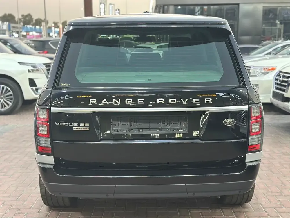 2016 Land Rover Range Rover Vogue SE Supercharged - GCC Specs - Image 4