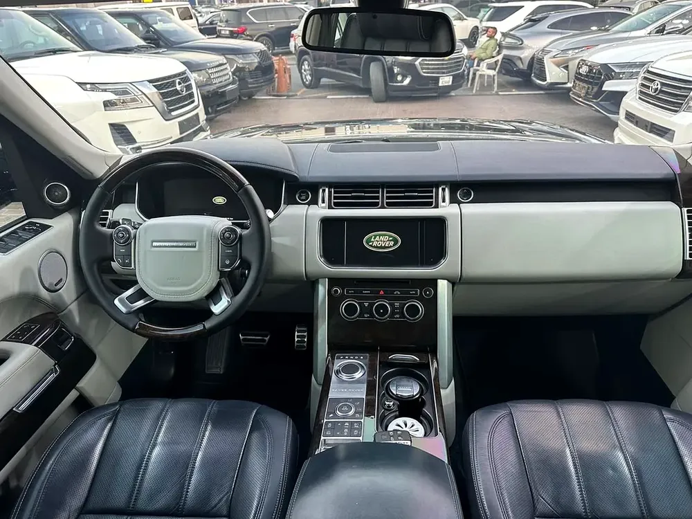 2016 Land Rover Range Rover Vogue SE Supercharged - GCC Specs - Image 9
