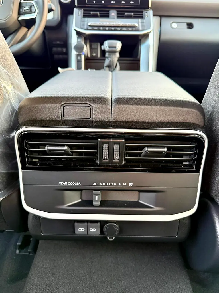 Toyota Land Cruiser GXR 2026 GCC Specs - Image 13