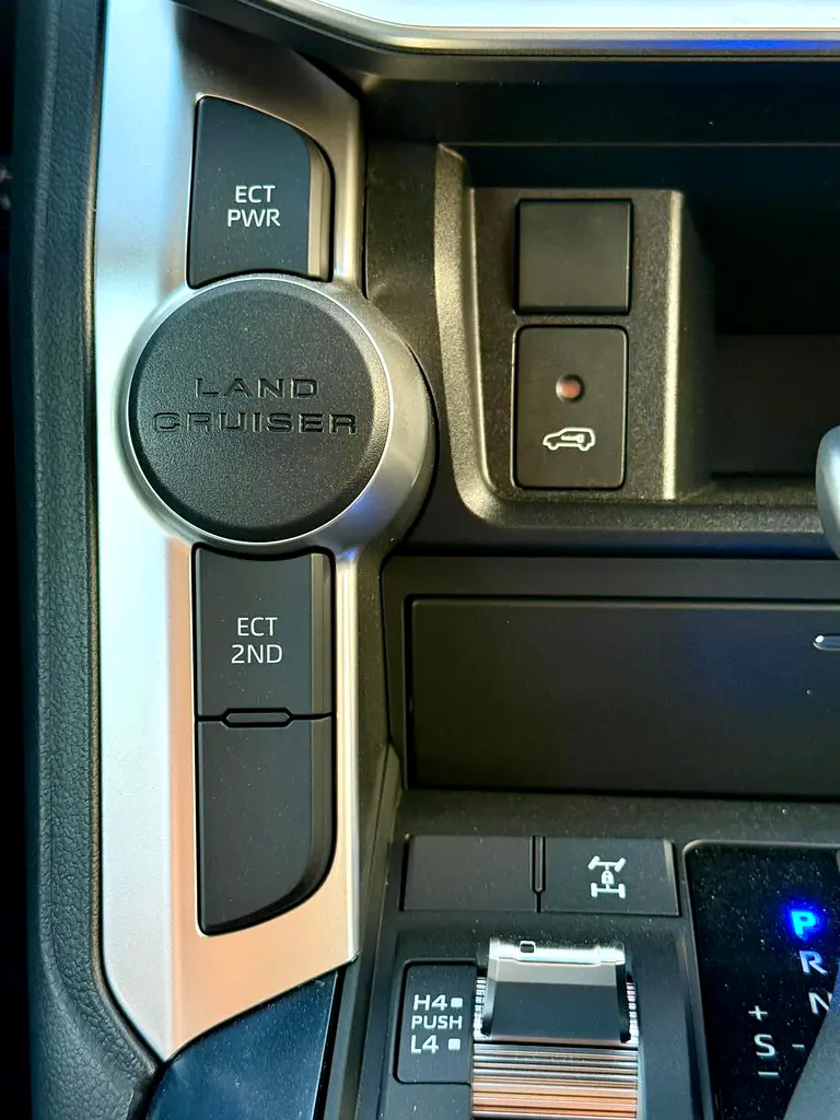 Toyota Land Cruiser GXR 2026 GCC Specs - Image 18