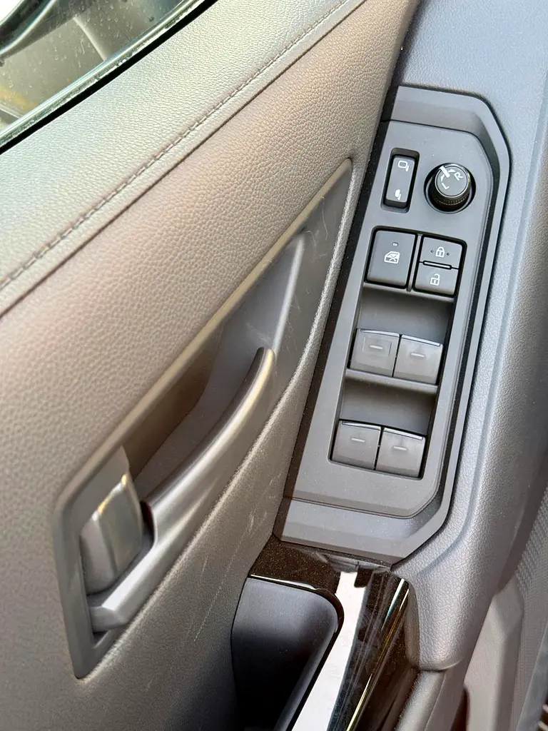 Toyota Land Cruiser GXR 2026 GCC Specs - Image 8