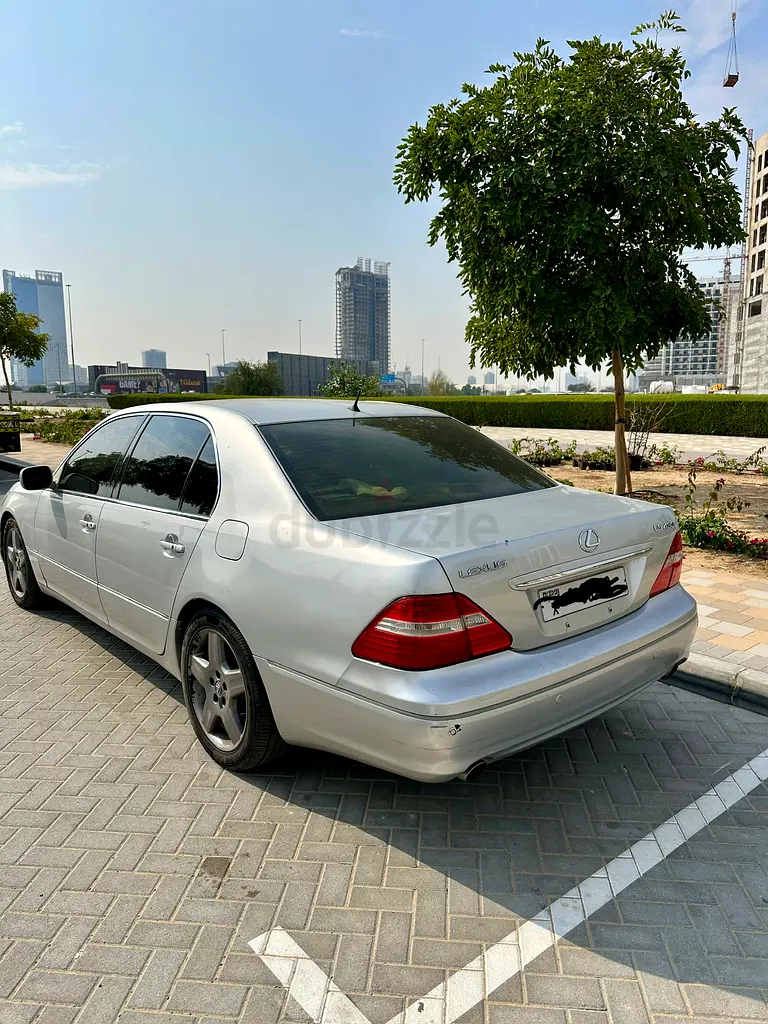 Lexus LS 430 2004 GCC Specs - Pristine Condition - Image 5