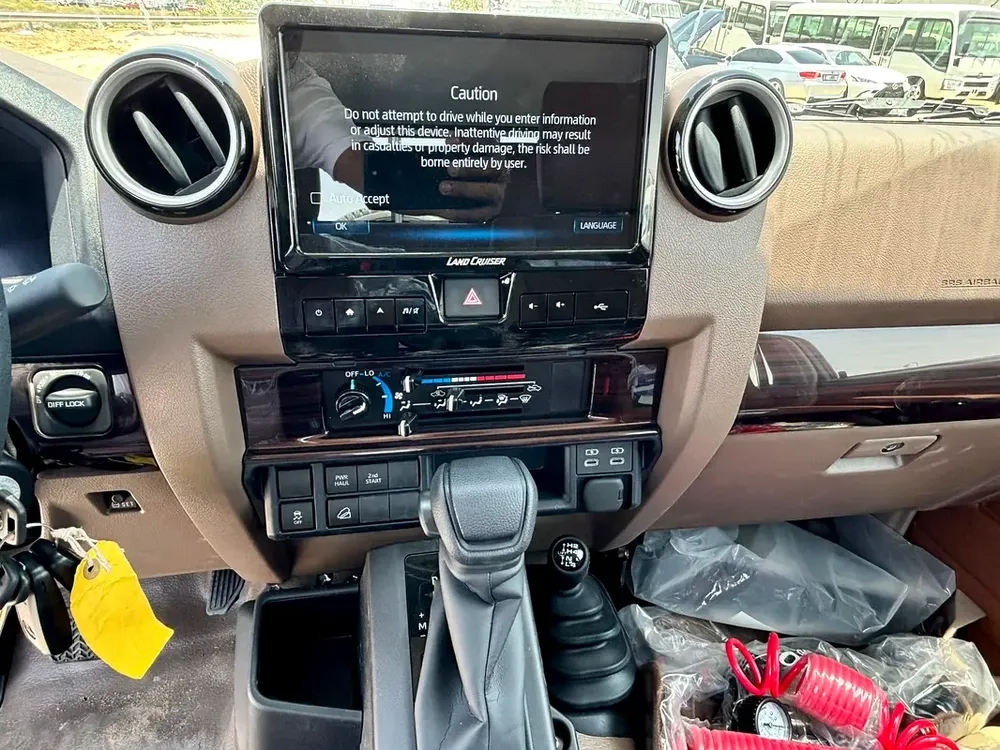 2025 Toyota Land Cruiser 70 Series LC 79 40th Anniversary GCC Specs - Image 11