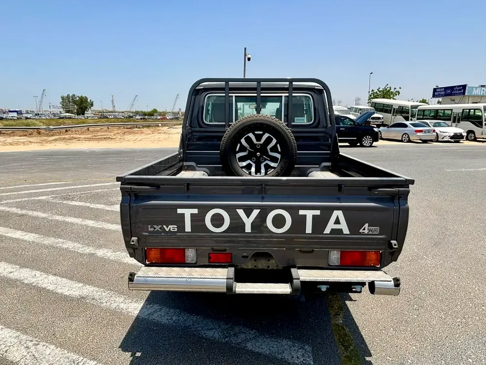 2025 Toyota Land Cruiser 70 Series LC 79 40th Anniversary GCC Specs - Image 4