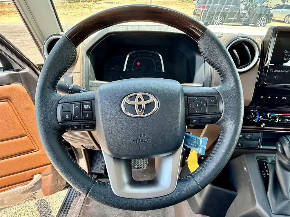 2025 Toyota Land Cruiser 70 Series LC 79 40th Anniversary GCC Specs - Image 8